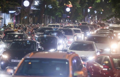 Thủ tướng yêu cầu các địa phương chấn chỉnh, không để tụ tập đông người