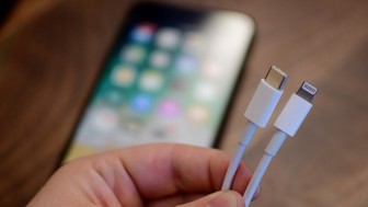 Apple sắp bị ép "khai tử" cổng sạc Lightning