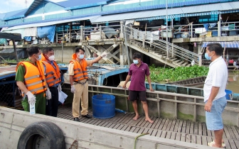 Tuần tra kiểm soát, tuyên truyền phòng, chống dịch COVID-19 trên tuyến đường thủy nội địa khu vực sông Châu Đốc