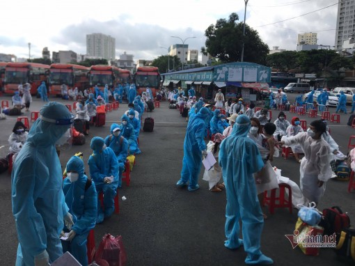 Đề xuất 3 phương án đưa người lao động trở lại TP.HCM bằng đường bộ sau 30-9