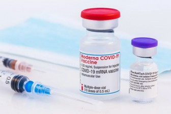 So sánh vắc xin Moderna và Pfizer