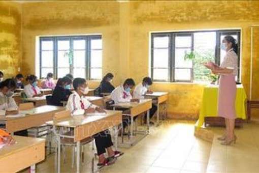 Tuyên dương các thầy cô giáo có nhiều sáng kiến giảng dạy trong bối cảnh dịch COVID-19