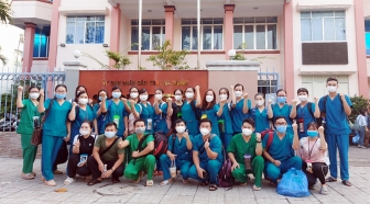 Trên 140 y,  bác sĩ tỉnh An Giang ra quân chi viện thực hiện chiến dịch xét nghiệm SARS-CoV-2 cho toàn dân TX. Tân Châu