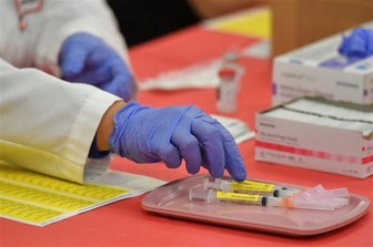 Mỹ cân nhắc phê duyệt tiêm tăng cường nửa liều vaccine Moderna