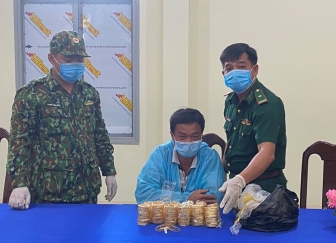 An Giang: Bắt 2,2 kg kim loại màu vàng, vận chuyển từ Việt Nam sang Campuchia