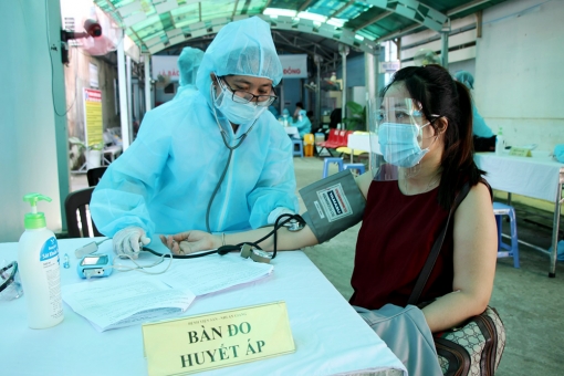 Bệnh viện Sản-Nhi An Giang tổ chức tiêm vaccine phòng COVID-19 cho phụ nữ mang thai trên 13 tuần ở TP. Long Xuyên và huyện Châu Thành