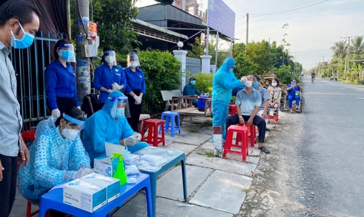 Chợ Mới hoàn thành xét nghiệm sàng lọc COVID-19 diện rộng 3 đợt, với 114.352 người, đạt 133% tổng hộ dân