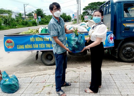 Chợ Mới tiếp tục hỗ trợ nông dân tiêu thụ nông sản