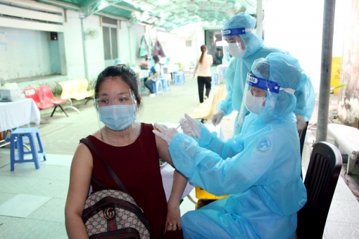 UBND tỉnh An Giang chỉ đạo đẩy nhanh tiến độ tiêm vaccine phòng COVID-19