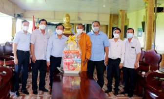 Lãnh đạo huyện Châu Thành thăm, chúc mừng lễ Sene Dolta các chùa Khmer trên địa bàn