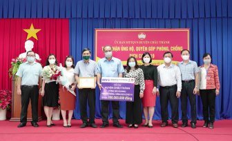 BIDV chi nhánh An Giang ủng hộ Quỹ Phòng, chống dịch bệnh COVID-19 huyện Châu Thành 300 triệu đồng