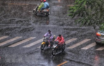Nhiều vùng trên cả nước có mưa dông ngày cuối tuần