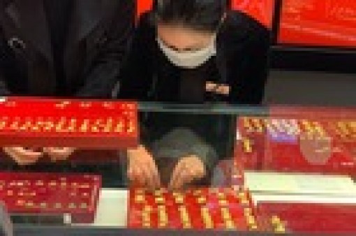 Giá vàng hôm nay 2-10: Vàng trong nước ăn chênh 8 triệu/lượng