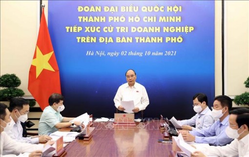 Chủ tịch nước Nguyễn Xuân Phúc tiếp xúc cử tri doanh nghiệp TP Hồ Chí Minh