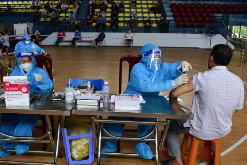 TP.HCM đề nghị tiêm vắc xin mũi 2 không cần đủ 14 ngày mới được tham gia hoạt động