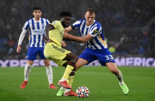 Thoát hiểm phút chót, Arsenal níu kéo hy vọng hồi sinh