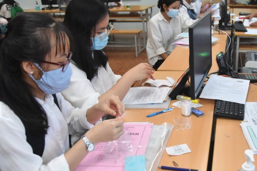 Hàng chục ngàn chỉ tiêu bổ sung vào đại học