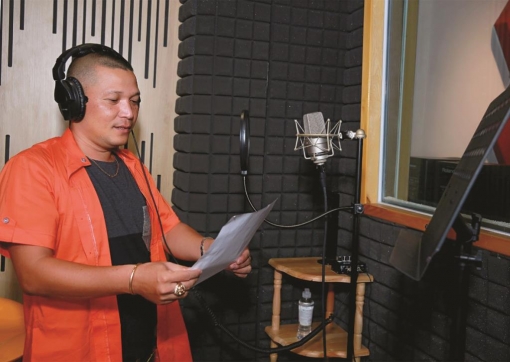 “Tiếng hát át tiếng bom”