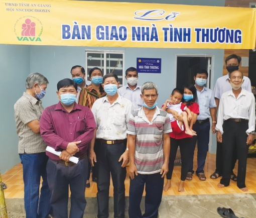 Chăm sóc nạn nhân da cam thời COVID-19