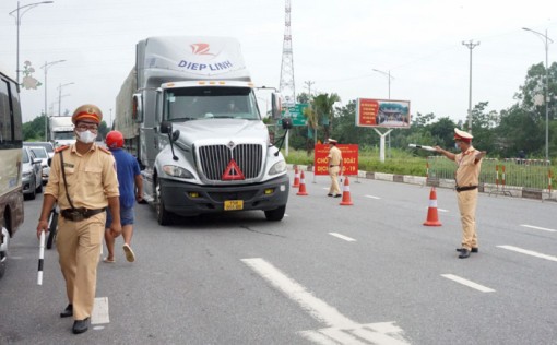 Quy định ra vào các tỉnh: Nơi nới, nơi vẫn đóng chặt