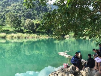 Hà Giang: Lật thuyền chở học sinh trên sông Gâm, 4 em mất tích