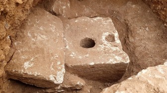 Tìm thấy nhà vệ sinh xa xỉ 2.700 năm tuổi