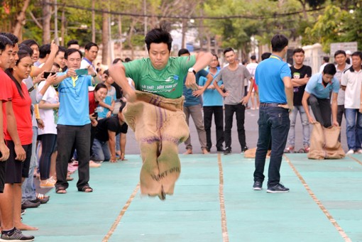 Rèn luyện thể thao trong công nhân, viên chức, lao động