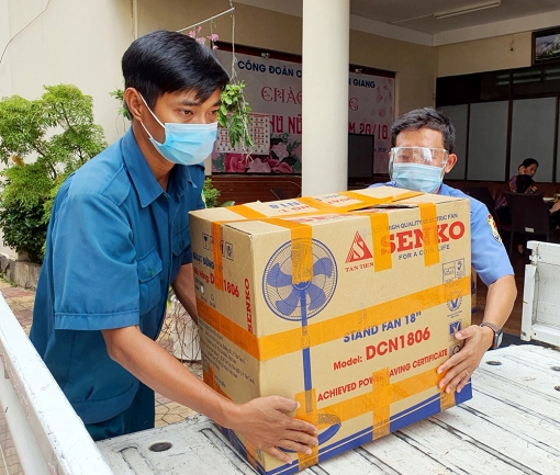 Ngày 12-10 diễn ra lễ trao hỗ trợ và phát động Chương trình “Triệu phần quà Đại đoàn kết” và “Túi an sinh”