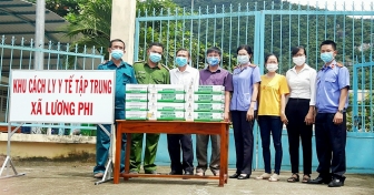 Liên đoàn Lao động huyện Tri Tôn hỗ trợ thiết bị y tế cho lực lượng tiếp nhận công dân từ TP. Hồ Chí Minh và các tỉnh về quê