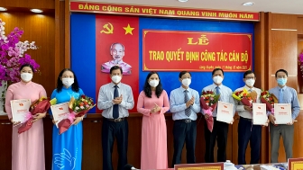 Long Xuyên trao quyết định công tác cán bộ