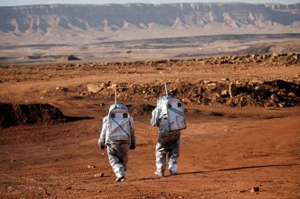 Vào miệng núi lửa Israel để mô phỏng sự sống trên sao Hỏa