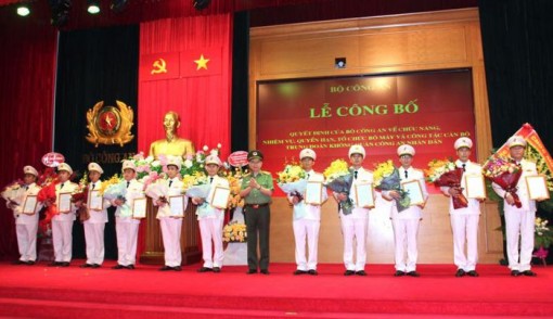 Công bố quyết định thành lập Trung đoàn Không quân Công an nhân dân