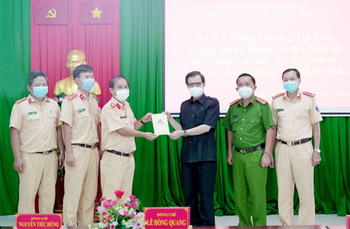 An Giang tăng cường đảm bảo an toàn giao thông mùa mưa bão