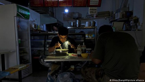 Giá dầu thế giới cao chưa từng thấy trong nhiều năm