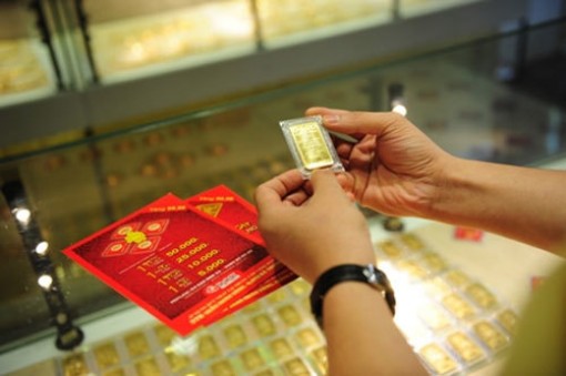 Giá vàng hôm nay 13-10: Dầu lên giá, vàng tăng vọt