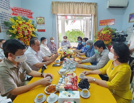 Chủ tịch UBND tỉnh An Giang Nguyễn Thanh Bình chúc mừng ngày Doanh nhân Việt Nam  tại Hiệp hội Doanh nghiệp tỉnh