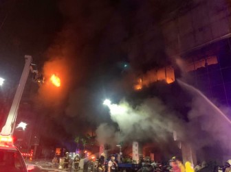 Chung cư Đài Loan bốc cháy dữ dội, 25 người chết