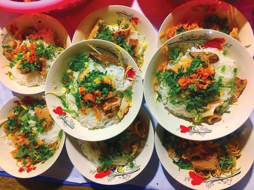 Bếp ăn đỏ lửa ở “hậu phương”