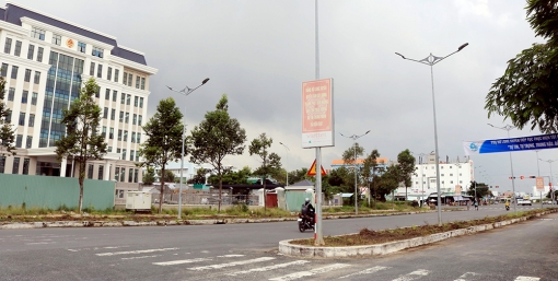 TP. Long Xuyên tháo dỡ dãy phân cách làn xe đường Nguyễn Thái Học