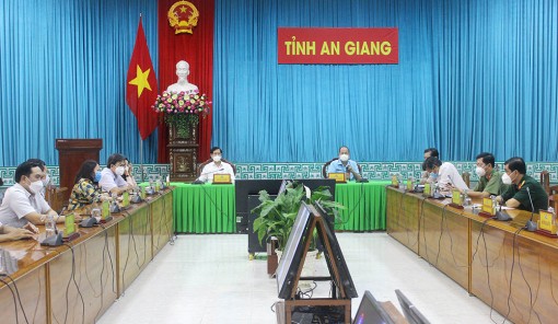 Thủ tướng Chính phủ gặp mặt đại diện lực lượng y tế tuyến đầu tiêu biểu trong công tác phòng, chống dịch COVID-19