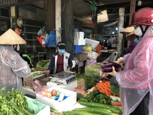 Giá rau xanh tăng mạnh từng ngày, nhiều loại tăng gấp đôi