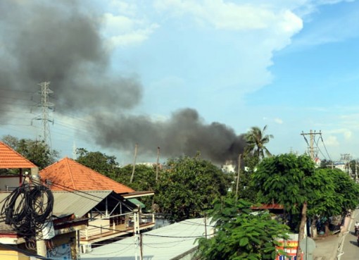 Cháy lớn kho hải sản ở TP Hồ Chí Minh, hai xe ô tô cùng nhiều tài sản bị thiêu rụi