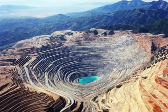 Cảnh ấn tượng tại mỏ lộ thiên sâu nhất thế giới