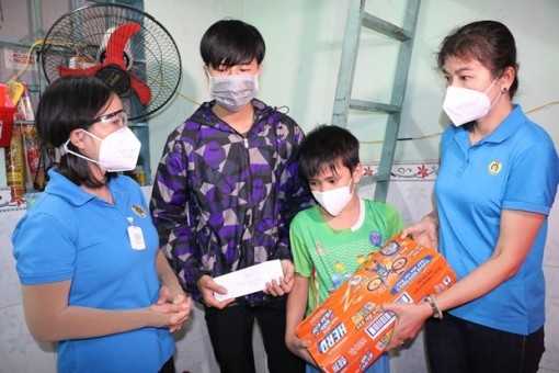 Đề xuất hỗ trợ tiền mặt cho trẻ em mồ côi, phụ nữ khó khăn vì COVID-19