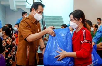 Liên đoàn Lao động tỉnh An Giang trao tặng “Túi an sinh công đoàn” cho đoàn viên, người lao động ảnh hưởng bởi dịch bệnh COVID-19