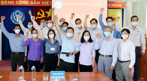 Chủ tịch UBND tỉnh An Giang phát động phong trào thi đua thực hiện thắng lợi nhiệm vụ phát triển kinh tế-xã hội