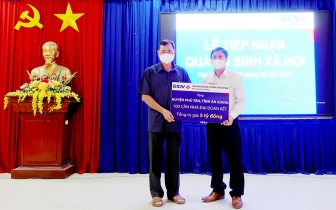 Doanh nghiệp ủng hộ huyện Phú Tân 5,9 tỷ đồng chăm lo an sinh xã hội và phòng, chống dịch COVID-19