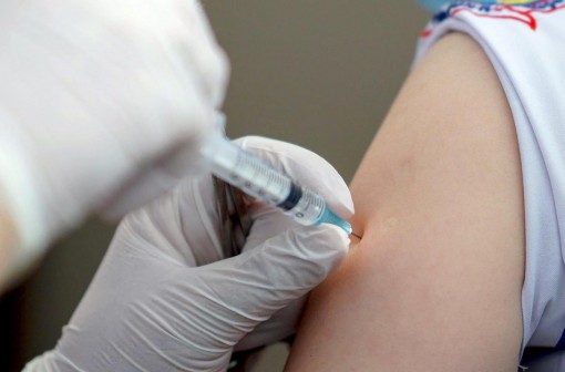 Tiêm vắc xin phòng COVID-19 cho học sinh lớp 12 trước, dự kiến vào ngày mai