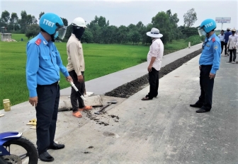 Đội Thanh tra Giao thông số 2 TP. Châu Đốc kiểm tra công tác phòng, chống dịch COVID-19 tại đơn vị thi công công trình giao thông