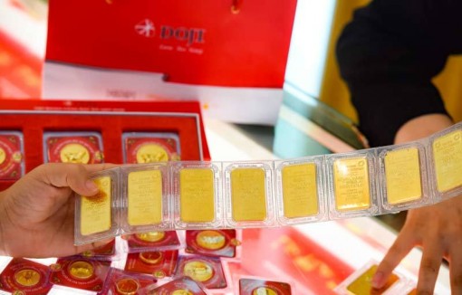 Giá vàng hôm nay 27-10: Tăng dữ dội, hướng đến mốc 59 triệu